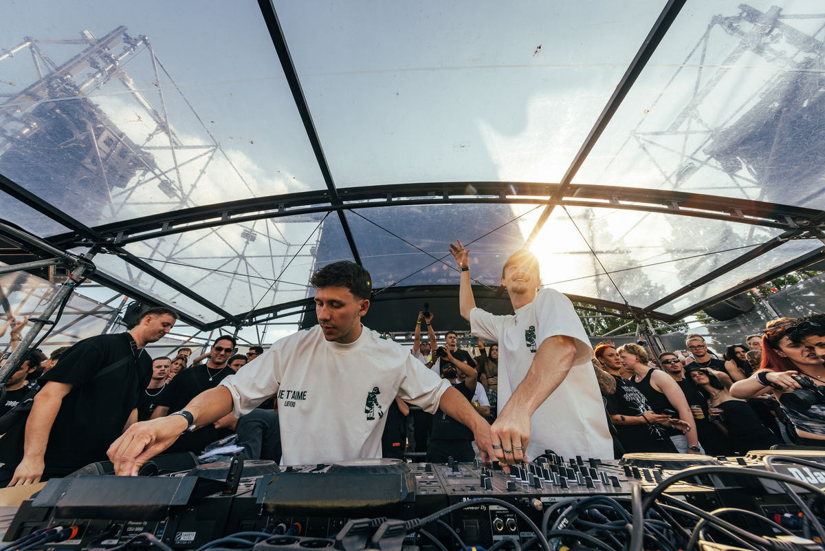 Loading... just a sec